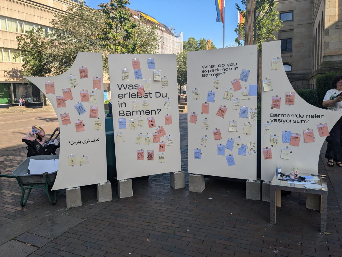 Alltagsb&uuml;hne - Die Menschen hintern den Fassaden