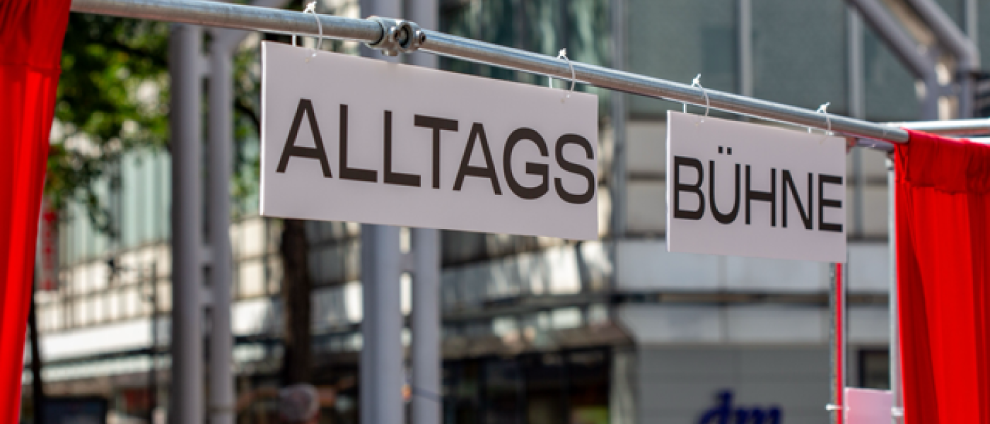 Alltagsb&uuml;hne - Die Menschen hintern den Fassaden