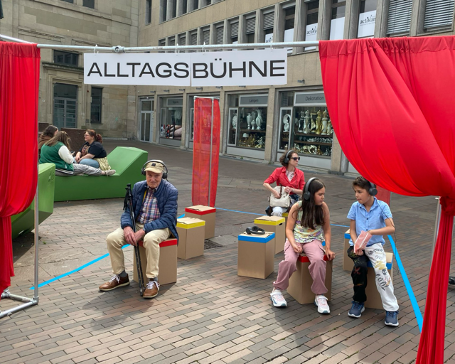 Alltagsb&uuml;hne - Die Menschen hintern den Fassaden