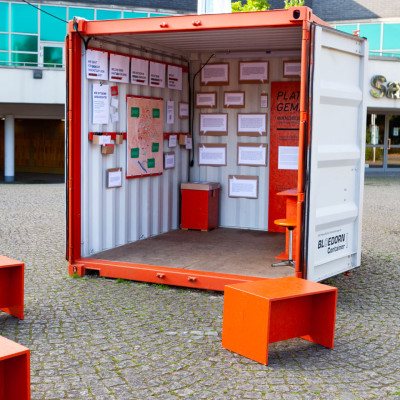 Mach Platz!